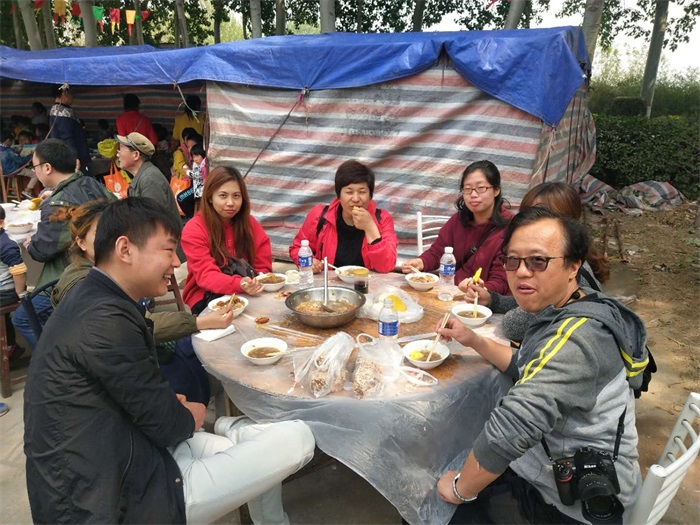 吃饭.jpg